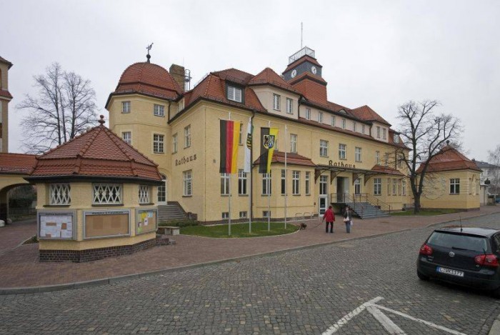 Rathaus-aussen-Peter_Franke.jpg_1159711838